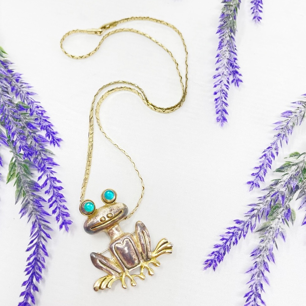 Vintage Emerald Eyed Frog Pendant Chain Necklace